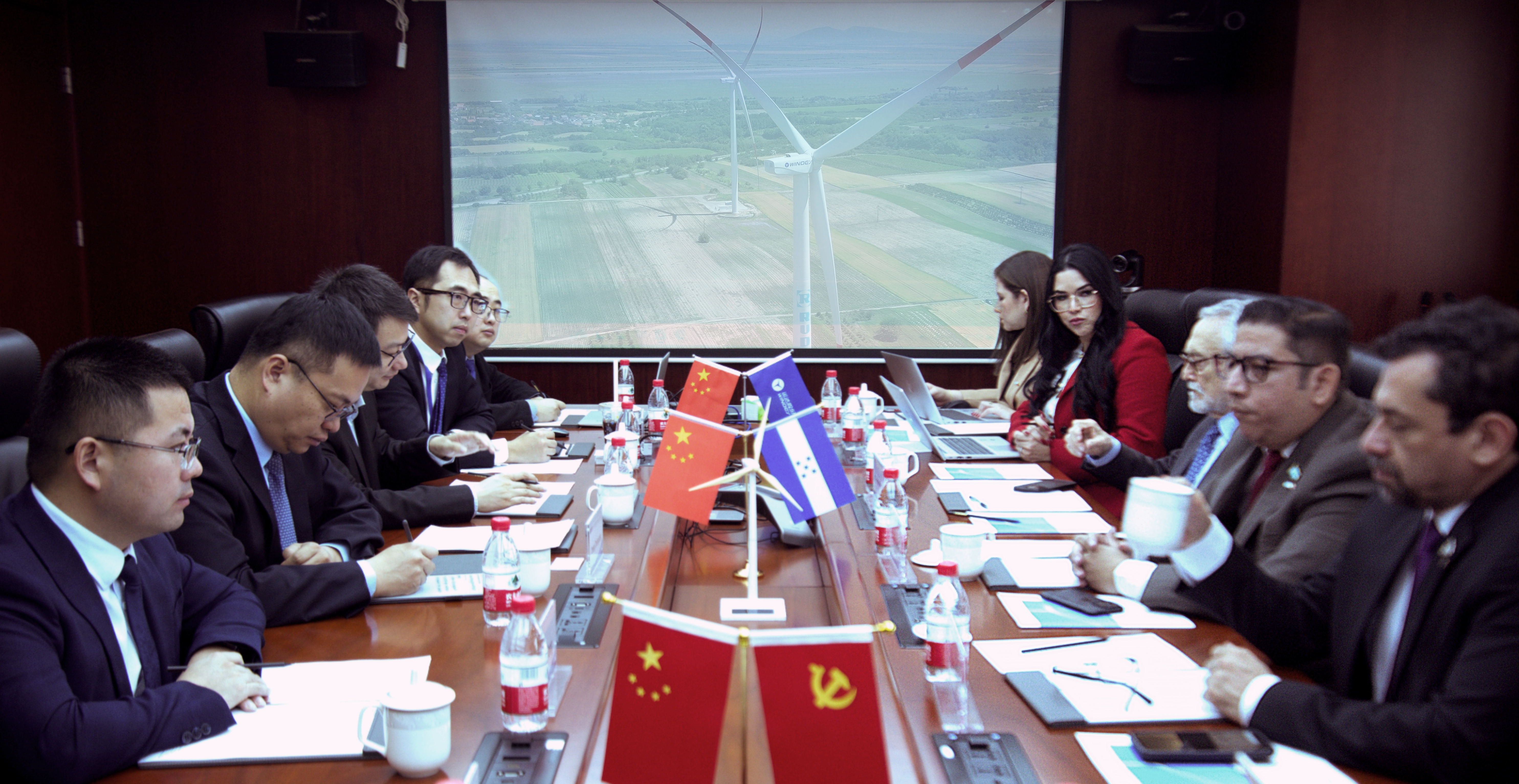 洪都拉斯能源部部長(zhǎng)及駐華大使一行到威尼斯9499登錄入口股份考察